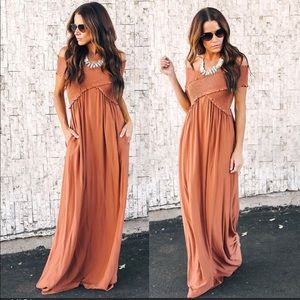 NWOT Off the shoulder maxi dress (Size Small)